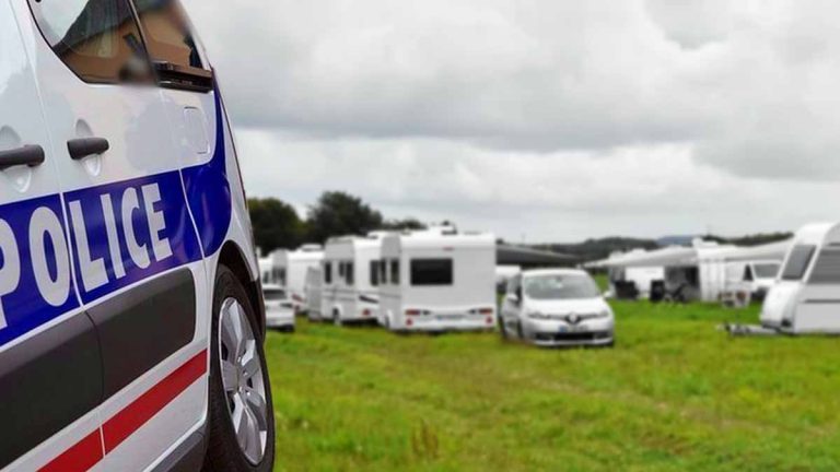 Évacuation de 150 gens du voyage et 50 caravanes d’un terrain privé squatté par les forces de l’ordre.
