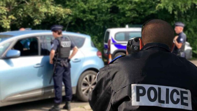 Image illustrant un contrôle routier en France : Attention ! Cette habitude anodine au volant peut vous coûter cher