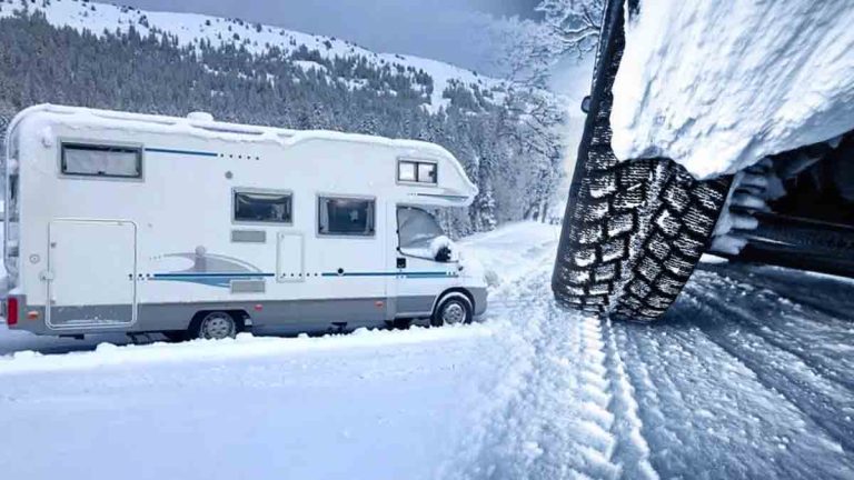 Camping-car en hiver : attention, les règles sur les pneus neige à ne pas négliger