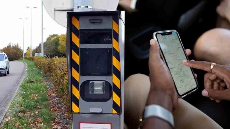 Radar automatique et utilisateur consultant Google Maps pour repérer les radars de vitesse.