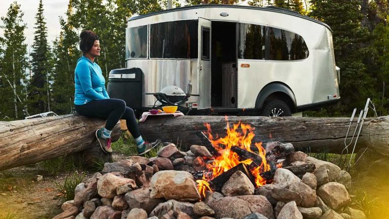 Caravane tout-terrain Basecamp : l’ultime refuge pour vivre hors réseau