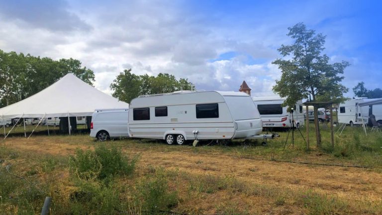 C'est toujours la même problématique : une vingtaine de caravanes des gens du voyage entrées de force sur un terrain privé à La Ciotat