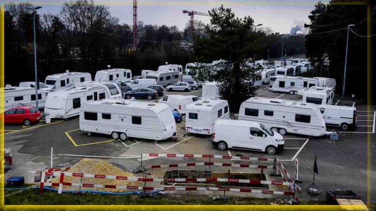 « Ils ont poussé les blocs de béton » : cette commune vent debout contre la présence illégale des gens du voyage sur un terrain privé, l'expulsion en cours