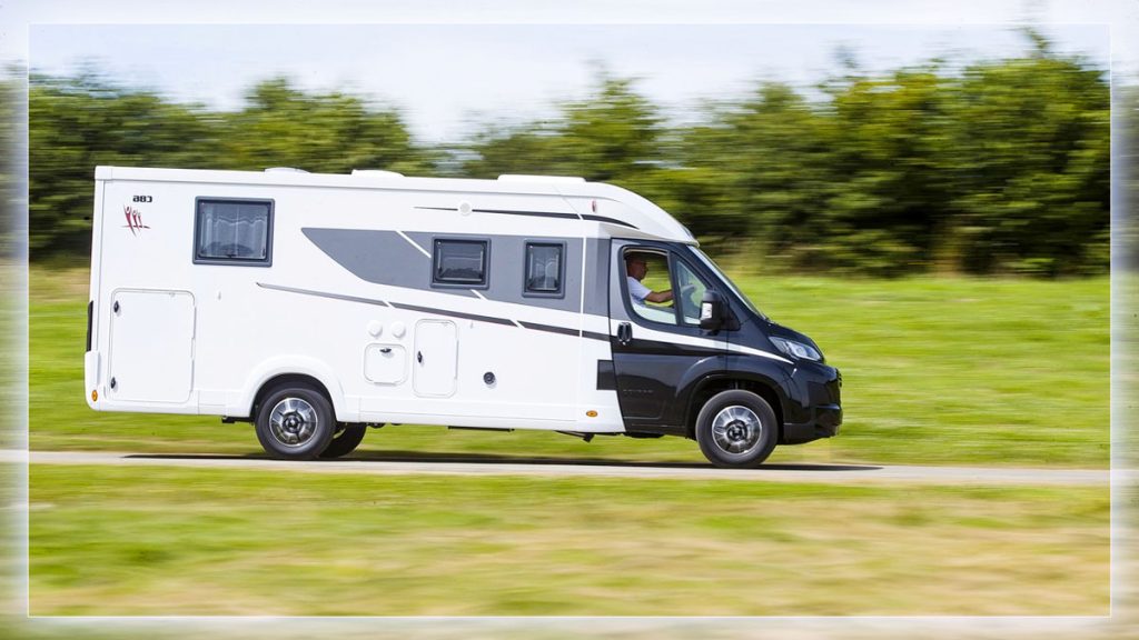 Rapido C86 Night Edition, camping-car profilé compact et confortable, voyage en camping-car.