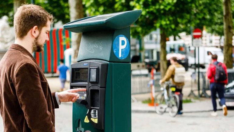 Stationnement : ces petites astuces d'automobilistes pour éviter une note trop salée