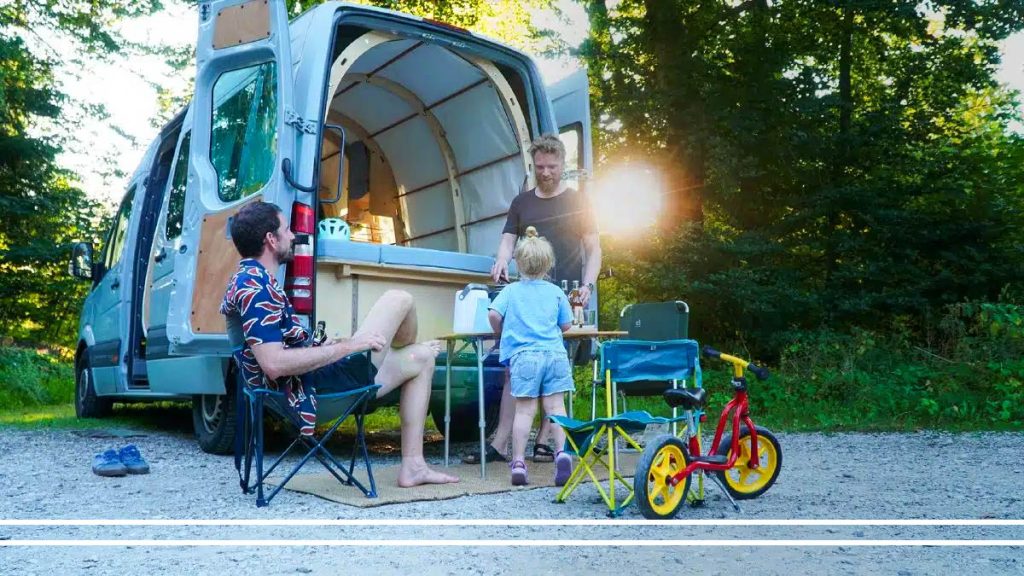 Vanlife : après la tente de toit, voici la nouvelle tente idéale pour votre van aménagé !