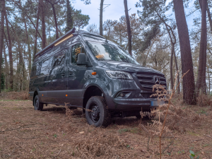 Ce fourgon aménagé 4×4 de 7 mètres signé Van Designers Mamaguilou est un monstre du voyage !