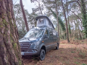 Ce fourgon aménagé 4×4 de 7 mètres signé Van Designers Mamaguilou est un monstre du voyage !