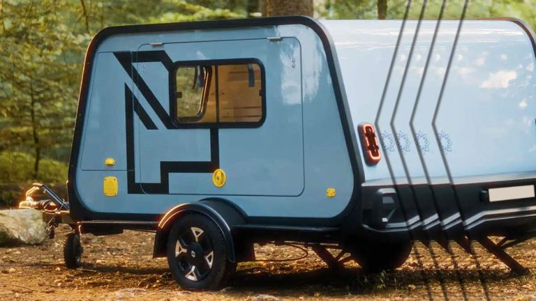 Carapate R4 : une mini-caravane rétro pensée pour la Renault 4 électrique