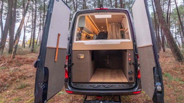 Ce fourgon aménagé 4×4 de 7 mètres signé Van Designers Mamaguilou est un monstre du voyage !