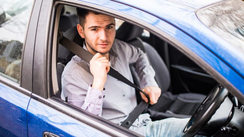 Conduite : ces 5 erreurs que font (presque) tous les automobilistes… et qui peuvent leur tuer