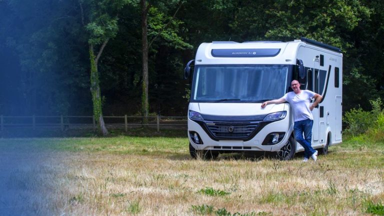 Découvrez les camping-cars Eterna : confort XXL, technologie AL-KO et autonomie hors norme
