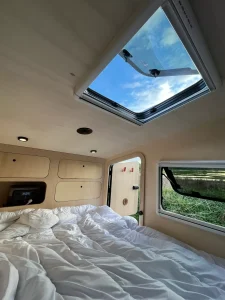 Dormir en pleine nature avec le confort d'une teardrop de My Beelib