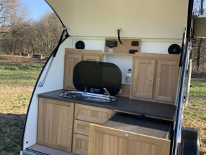 Cuisine équipée de la mini-caravane liberty alsace