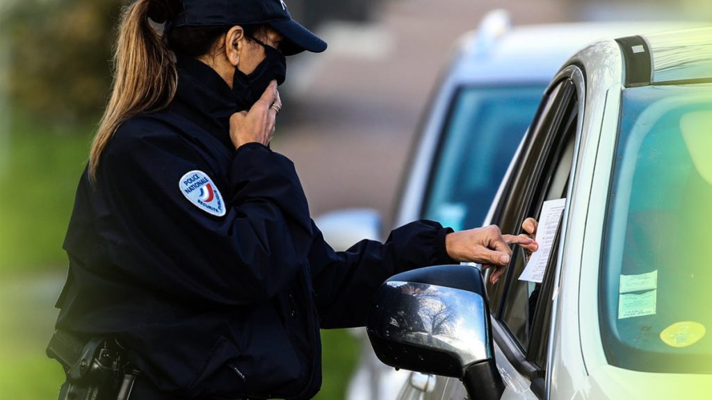 Ligne blanche continue : l’erreur fréquente qui coûte 135 € d’amende et jusqu’à 3 points de permis