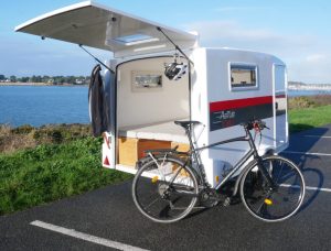 AstusCab : la mini caravane Teardrop française conçue pour l’hiver comme l’été, avec seulement 320 kg à vide