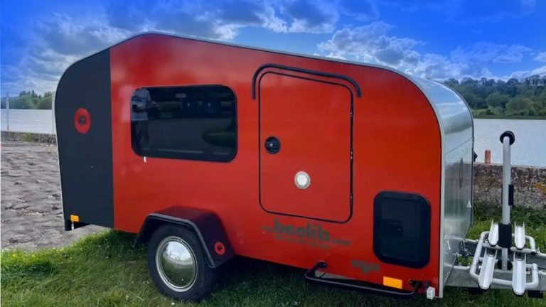MyBeeLib : la mini-caravane vintage qui fait revivre l’esprit des vacances des années 80