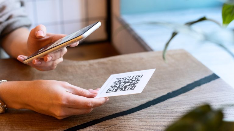Camping-car : faut-il vraiment scanner un QR code pour stationner en Haute-Savoie ? Info ou intox ?