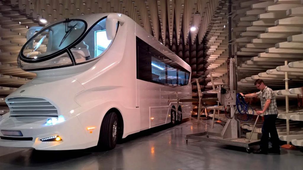 Ce camping-car 5 étoiles semble tout droit venu du futur
