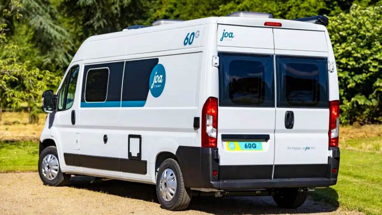 Ce van français à prix abordable avec cuisine et couchage pour 2, idéal pour la vanlife