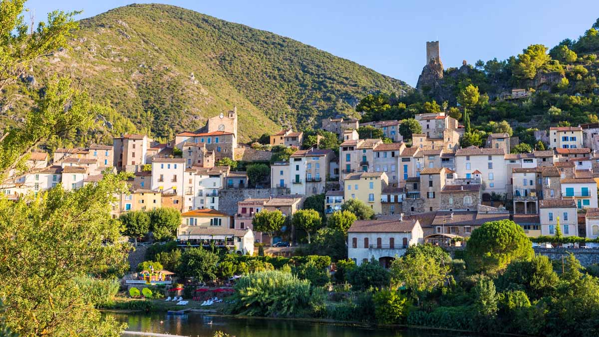 Ce village de rêve dans l’Hérault est surnommé le Petit Nice : ceux qui le visitent comprennent vite pourquoi !