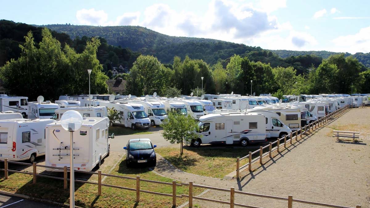 Combien de temps peut-on rester garé avec un camping-car sans enfreindre la loi ?
