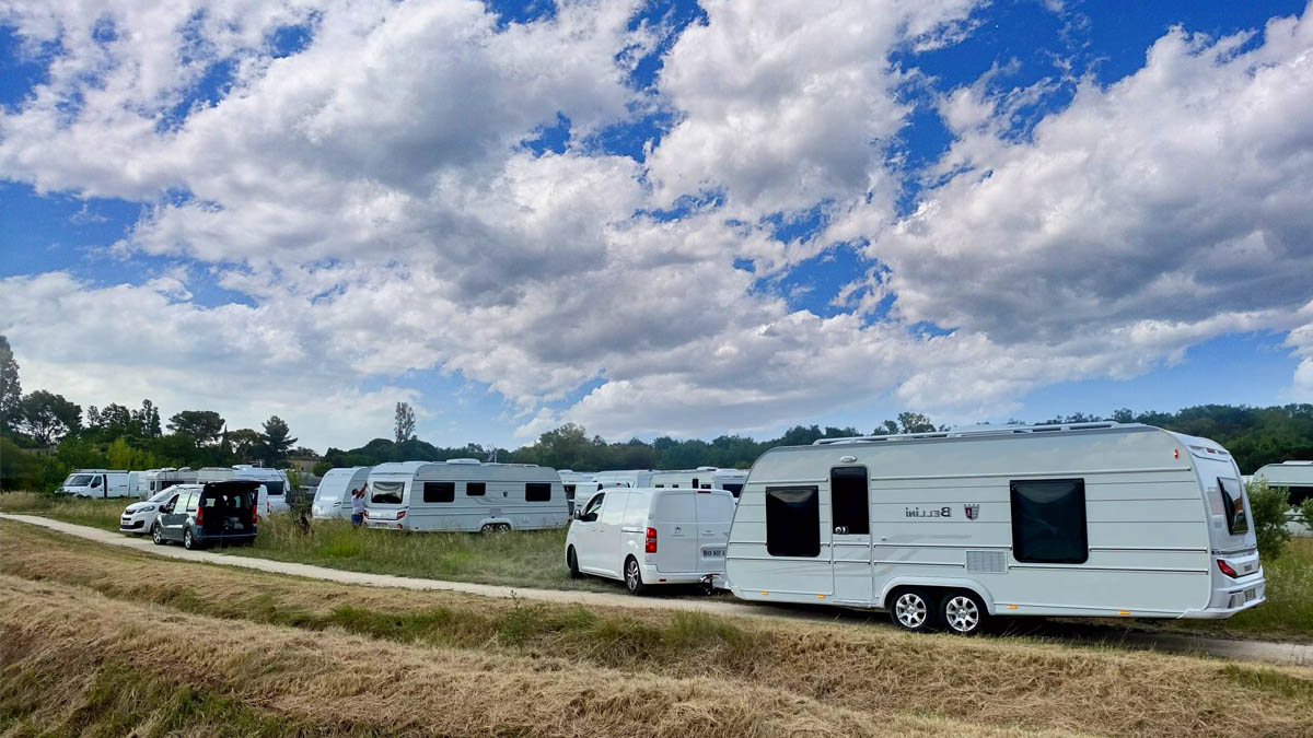 Des caravanes des gens du voyage s’installent en plein cœur d’un parc public, les festivités annulées au dernier moment