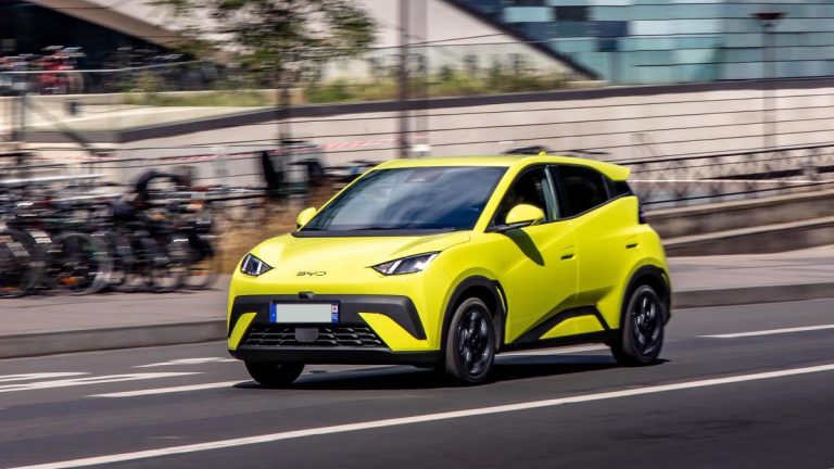 Écran rotatif, V2L, charge rapide : cette citadine électrique BYD à moins de 20 000 € écrase la concurrence