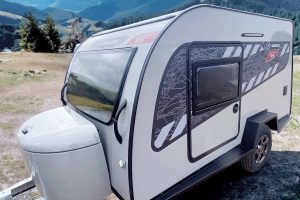 design frappant de la mini caravane aux allures de Teardrops. 