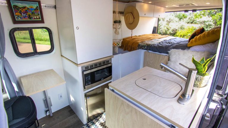 Fait maison, ce van offre plus de confort que de nombreux camping-cars premium