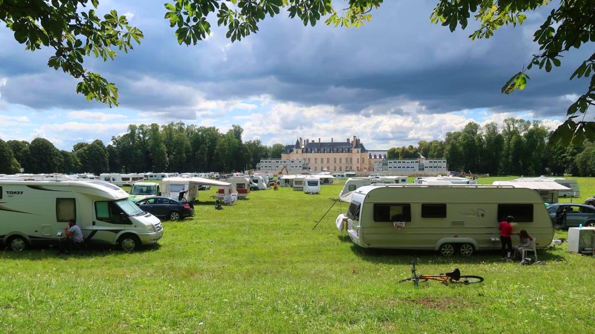 Gens du voyage : une commune submergée par une soixantaine de caravanes, la maire fixe un ultimatum