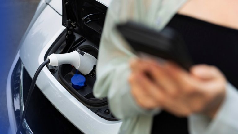 Il branche son véhicule électrique… et reçoit une facture de 1 195 €, le client hallucine