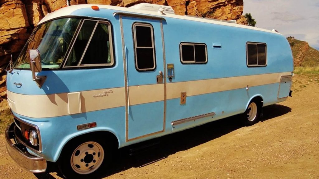 Il transforme un Travco de 1975 en camping-car moderne : un bijou à découvrir absolument