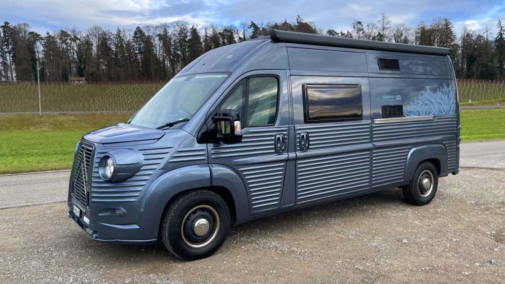 Incroyable transformation : un Citroën Type H des années 60 devient un camping-car rétro tout équipé