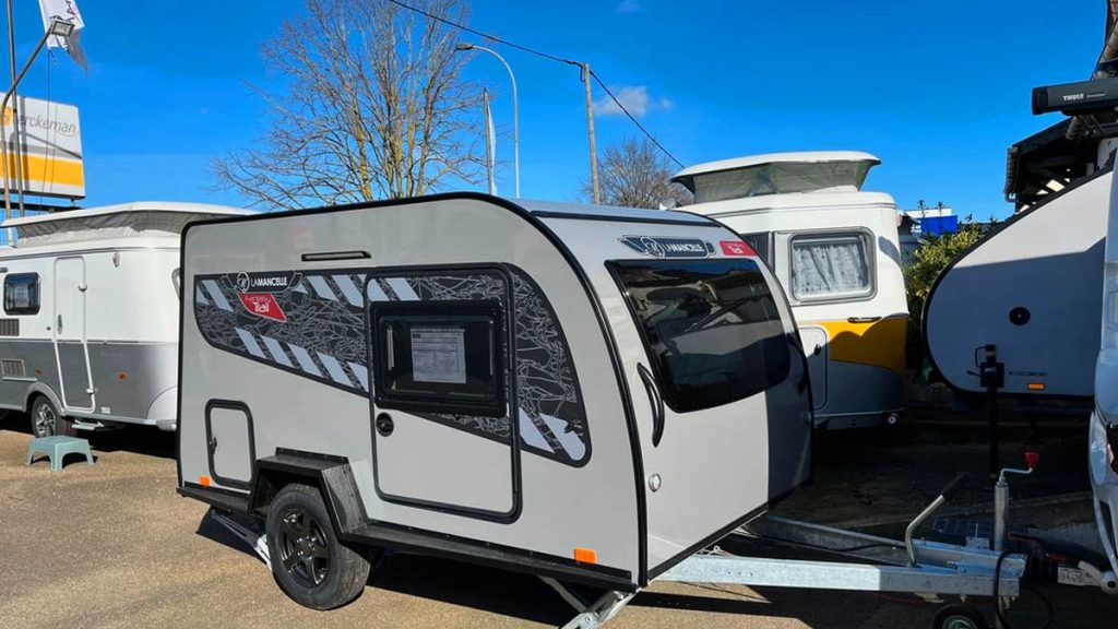 La Mancelle : Découvrez la mini-caravane Fantaisy Trail, l’élégance artisanale française dans un format mini et mobile