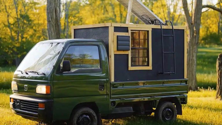 Mini maison mobile : Levi Kelly transforme un Honda Acty en tiny house de 1,95 m² 100 % autonome