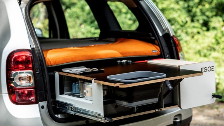 Transformez votre break en camping-car : découvrez la malle d’aménagement ingénieuse d’Egoe