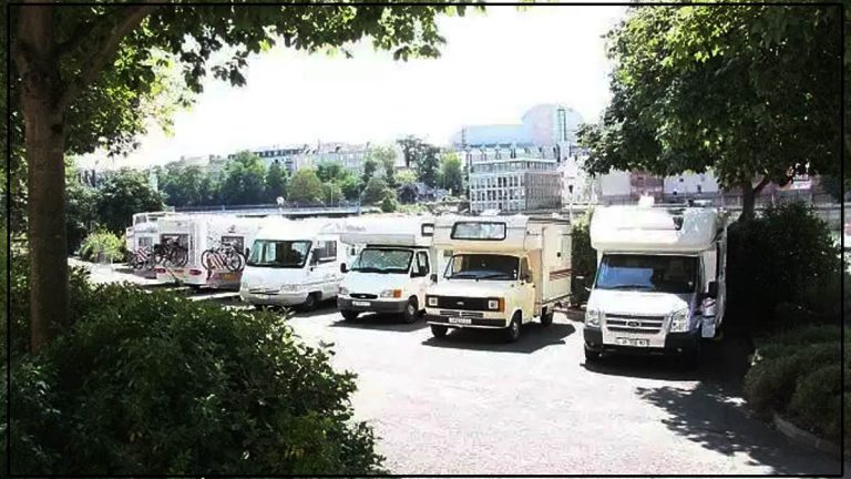 Un camping-car peut-il s’arrêter où il veut ? La réglementation expliquée simplement