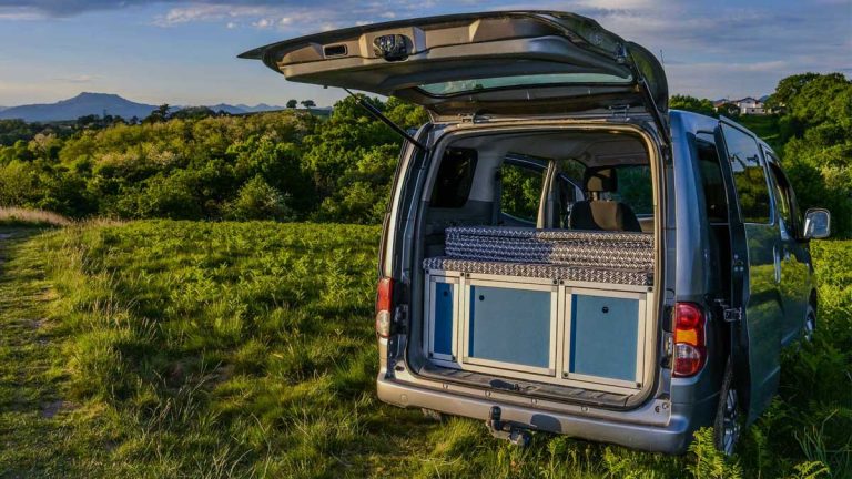 Van aménagé : la malle Casi Camp qui transforme n’importe quelle voiture en camping-car