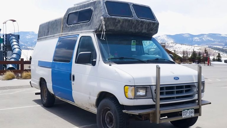 Van aménagé low cost : ce couple transforme une Ford E-250 de 1997 en camping-car pour moins de 7 000 €