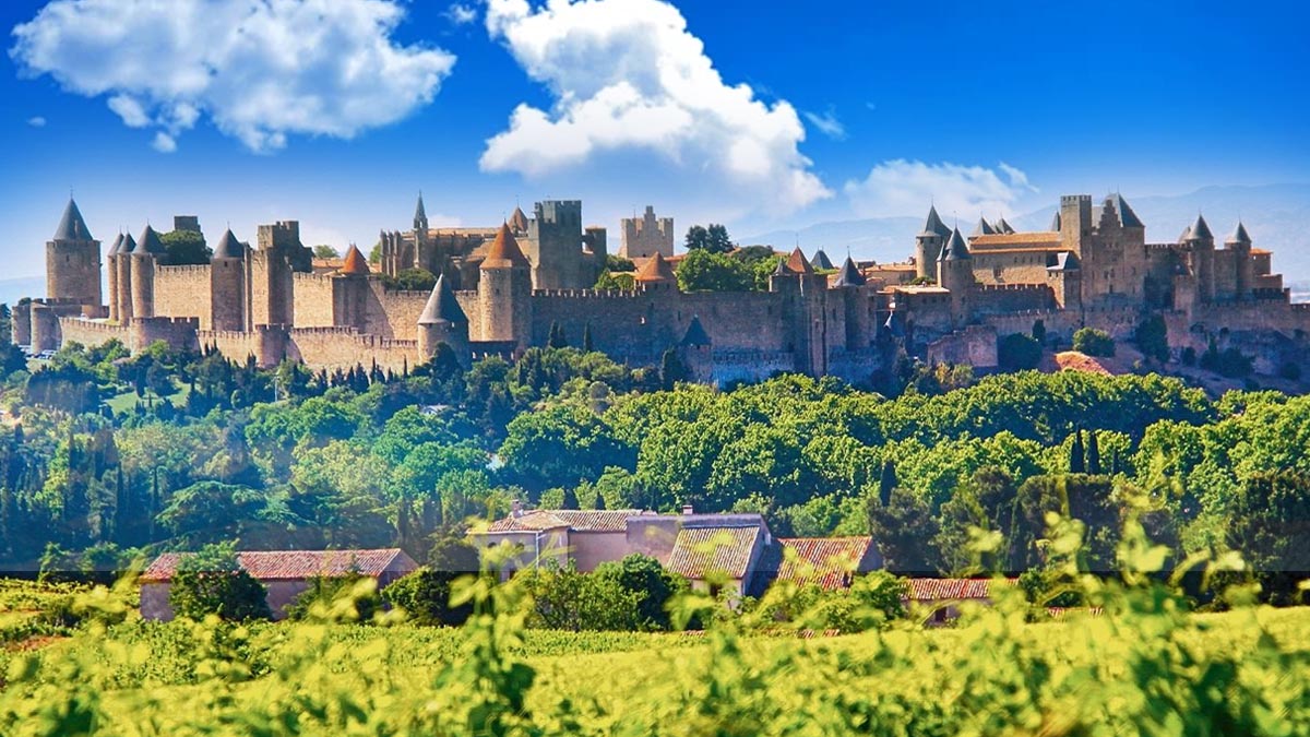 Ce joyau médiéval du Sud est la plus impressionnante cité fortifiée d’Europe, ses 3 km de remparts à découvrir absolument