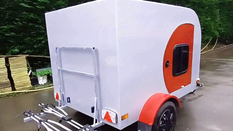 Cette mini caravane de 220 kg fabriquée en Bretagne ne coûte que 10 500 € : voici La Micro