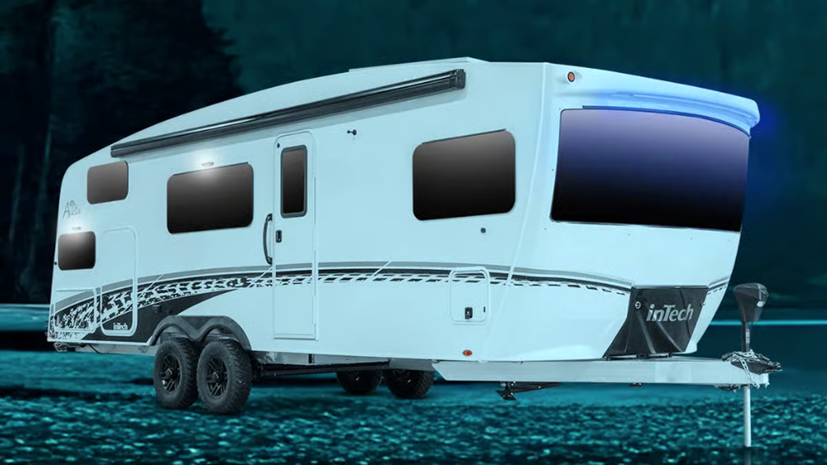 Fenêtre panoramique, bureau, cuisine high-tech : la caravane Aucta Sycamore d’inTech met la barre très haut