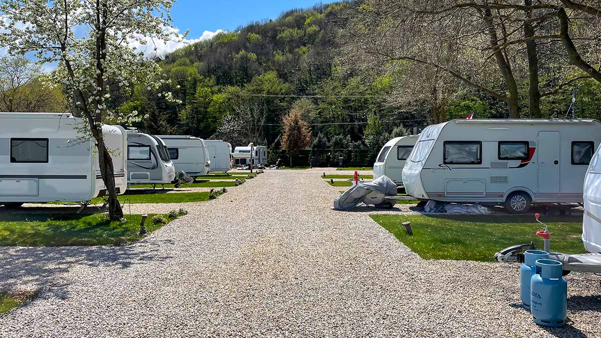 Gens du voyage : 150 caravanes installées illégalement sur un terrain privé, une réunion d’urgence prévue
