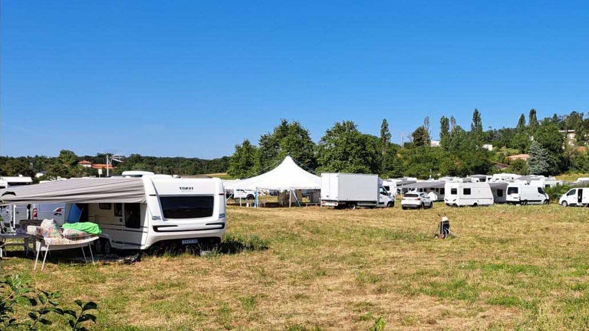 Gens du voyage : 85 caravanes s'installent sans autorisation sur le terrain d'un centre de formation