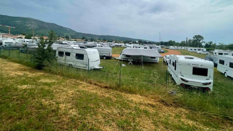 Gens du voyage : plus de 150 caravanes installées illégalement dans cette commune, les forces de l’ordre mobilisées