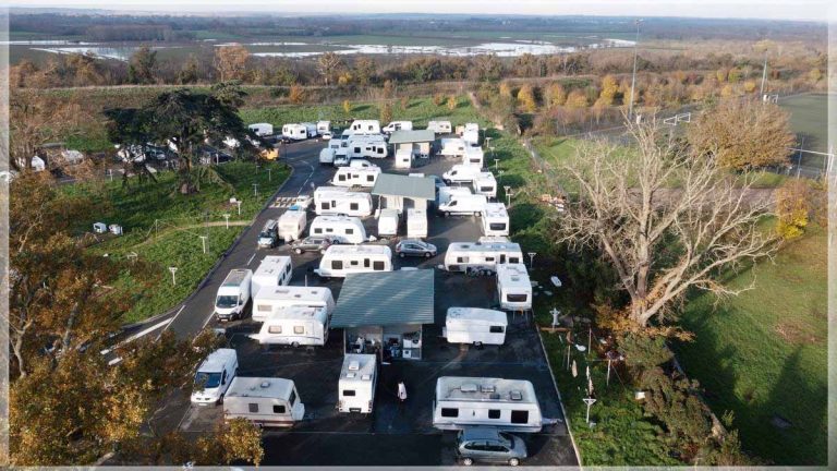 Gens du voyage : un convoi de 250 caravanes bloque la circulation dans cette ville pendant des heures