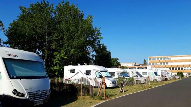 Installation illégale de camping-cars : cette ville a trouvé la technique imparable pour mettre fin aux squats