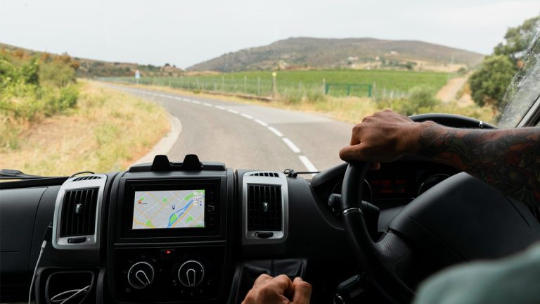 Itinéraires, aires, activités : cette nouvelle appli indispensable des voyageurs en camping-car planifie tout à votre place