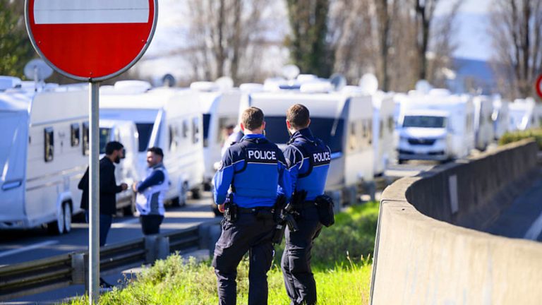 Pyrénées-Orientales : après l’agression du maire, 40 caravanes de gens du voyage évacuées de force sur ordre de la préfecture